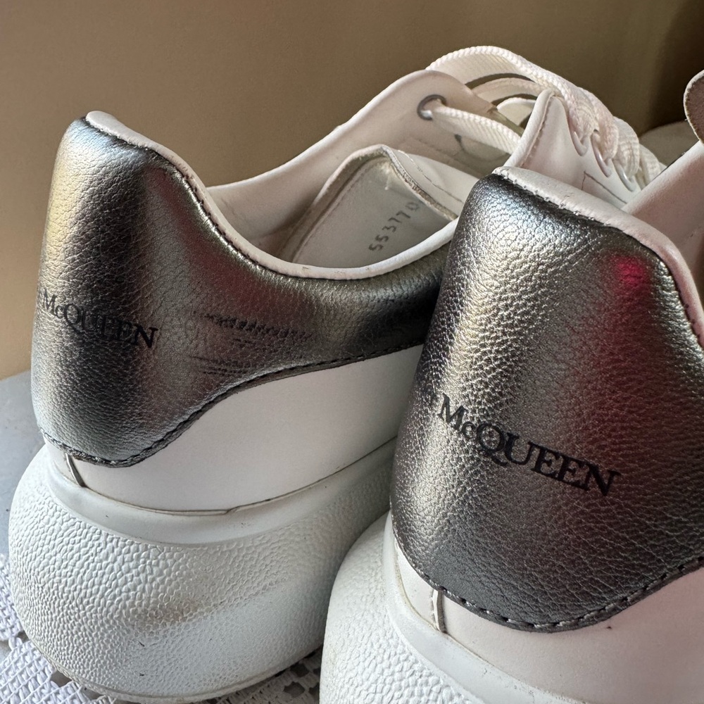 Alexander McQueen Women’s White and Black Leather Sneakers Size 37 - Picture 8 of 10